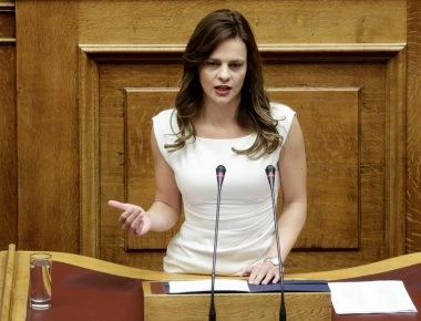 Ε.Αχτσιόγλου: «Θέλουμε να αυξήσουμε τον κατώτατο μισθό»